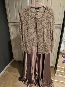 Full length gold gown-sz18